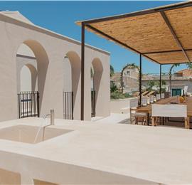 3 bedroom villa with heated pool in Noto, sleeps 6